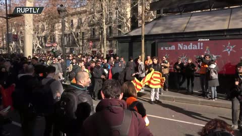 Španjolska: stotine prosvjeduju protiv španjolskog sastanka kabineta u Barceloni