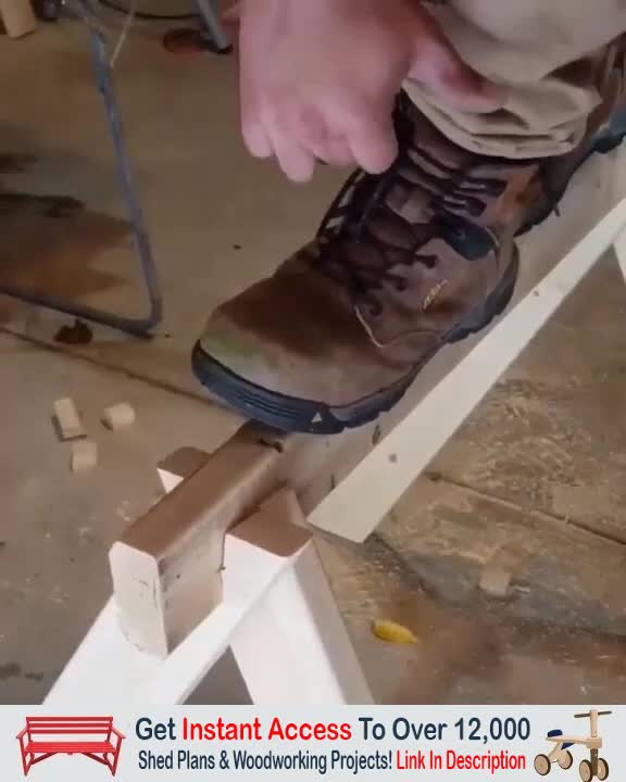 Making Sawhorses Out Of Two 2*4 Two Screws - Woodworking Hunter
