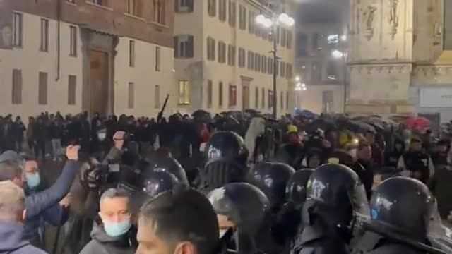 Italy-Gates2