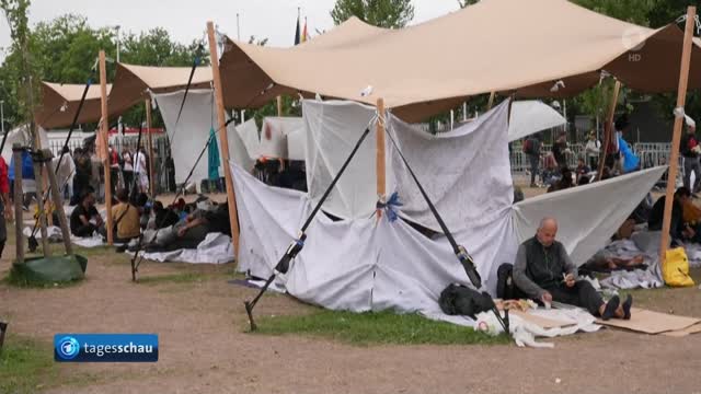 Migrants living under ‘inhumane’ conditions at Dutch center, PM ‘ashamed’