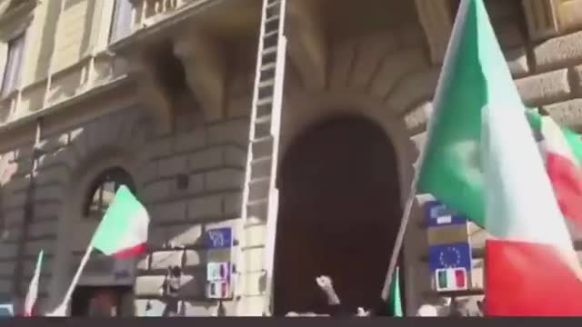 Italian Nationalists swarm an Italian European Union office and take down their Globalist Flag.