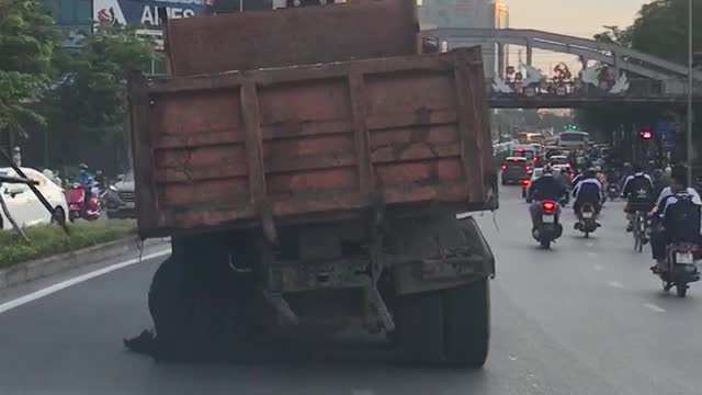 Flat Tire Won't Stop This Truck