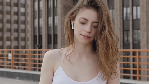 city-fashion-people-woman
