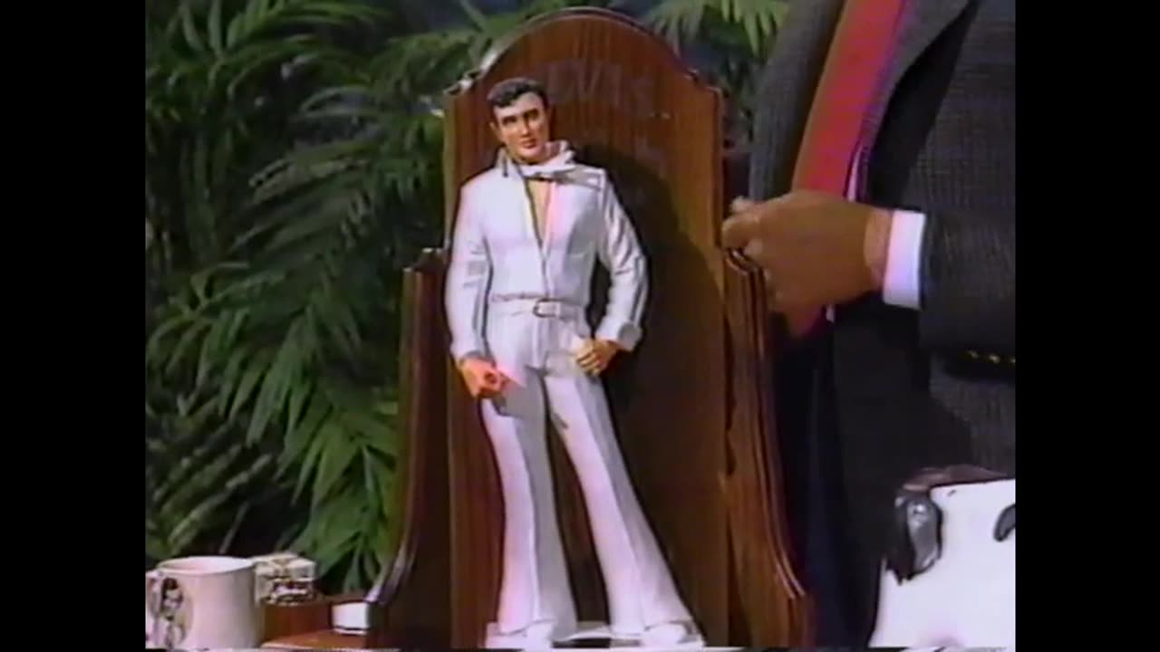 December 16, 1988 - Johnny Carson : "If Elvis Was Alive This Would Kill Him"