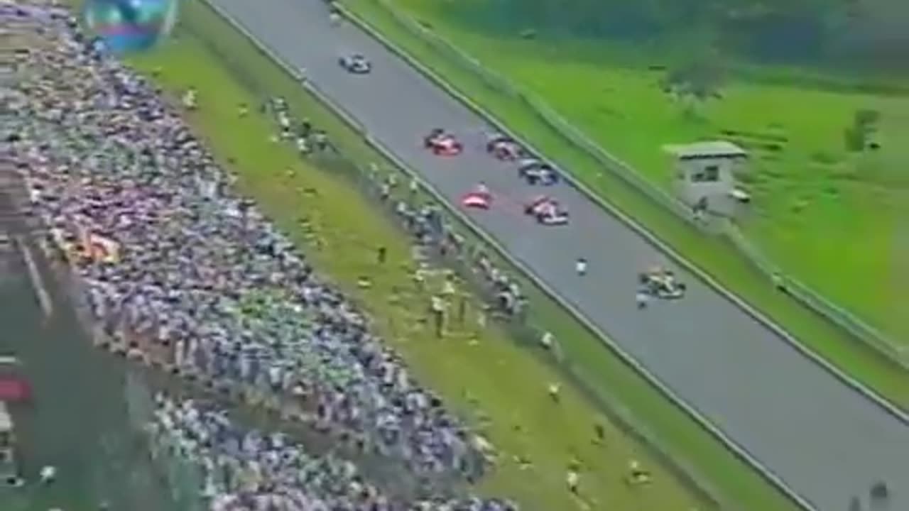 Ayrton Senna - Volta Final do Grande Prêmio do Brasil de F1 - 1993 com Torcida Invadindo