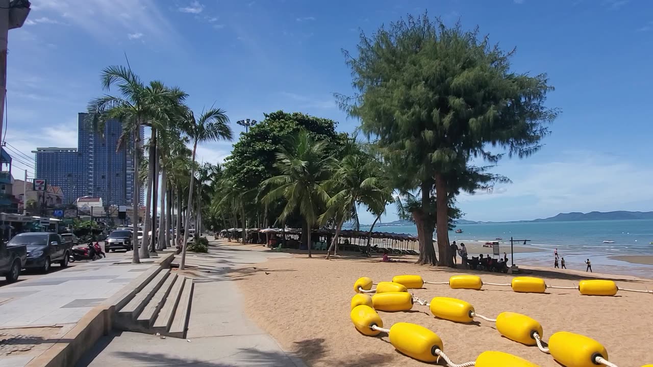 Walking down Jomiten Beach Pattaya Thailand