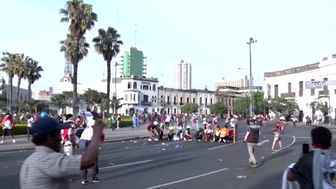 Peru riot police repel protesters as clashes resume