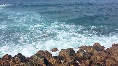 Waves sounds from the ocean to help you relax for a hour