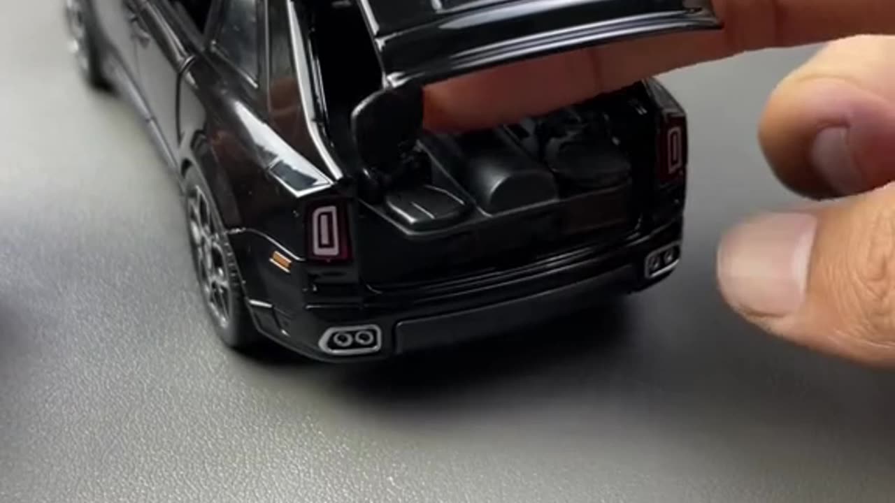 Unboxing 1:32 Rolls-Royce Cullinan Car Model