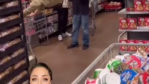 FLOATING 😳MAN IN LAS VEGAS NEVADA WALMART..SEVERAL WITNESSES RECORDED THIS MAN FLOATING IN THE AIR WHILE SHOPPING!