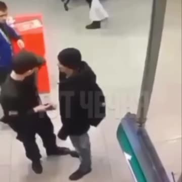 불법 이민자와 발차기 = 태권도?