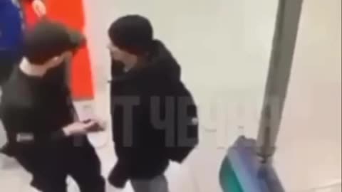 불법 이민자와 발차기 = 태권도?