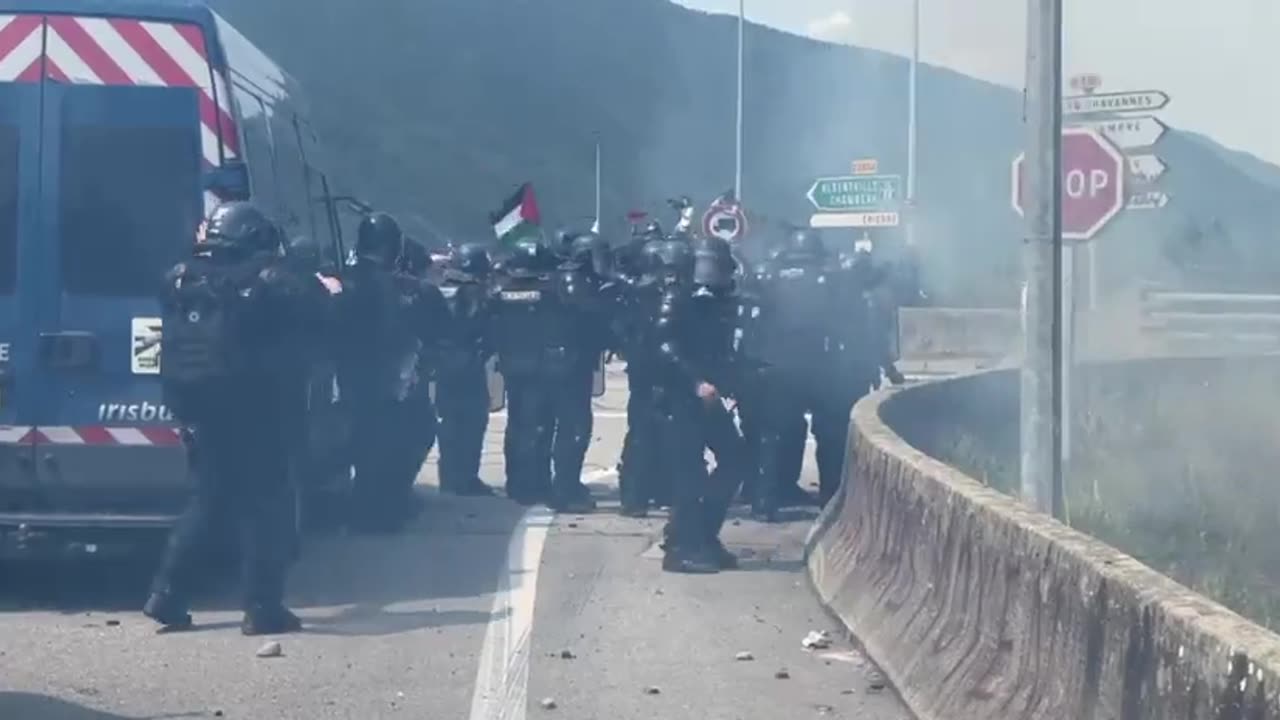 Demonstrations against construction of high-speed train draw crowds of thousands