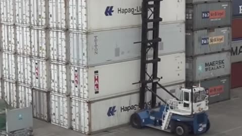 You haven't seen this before. How containers are stacked