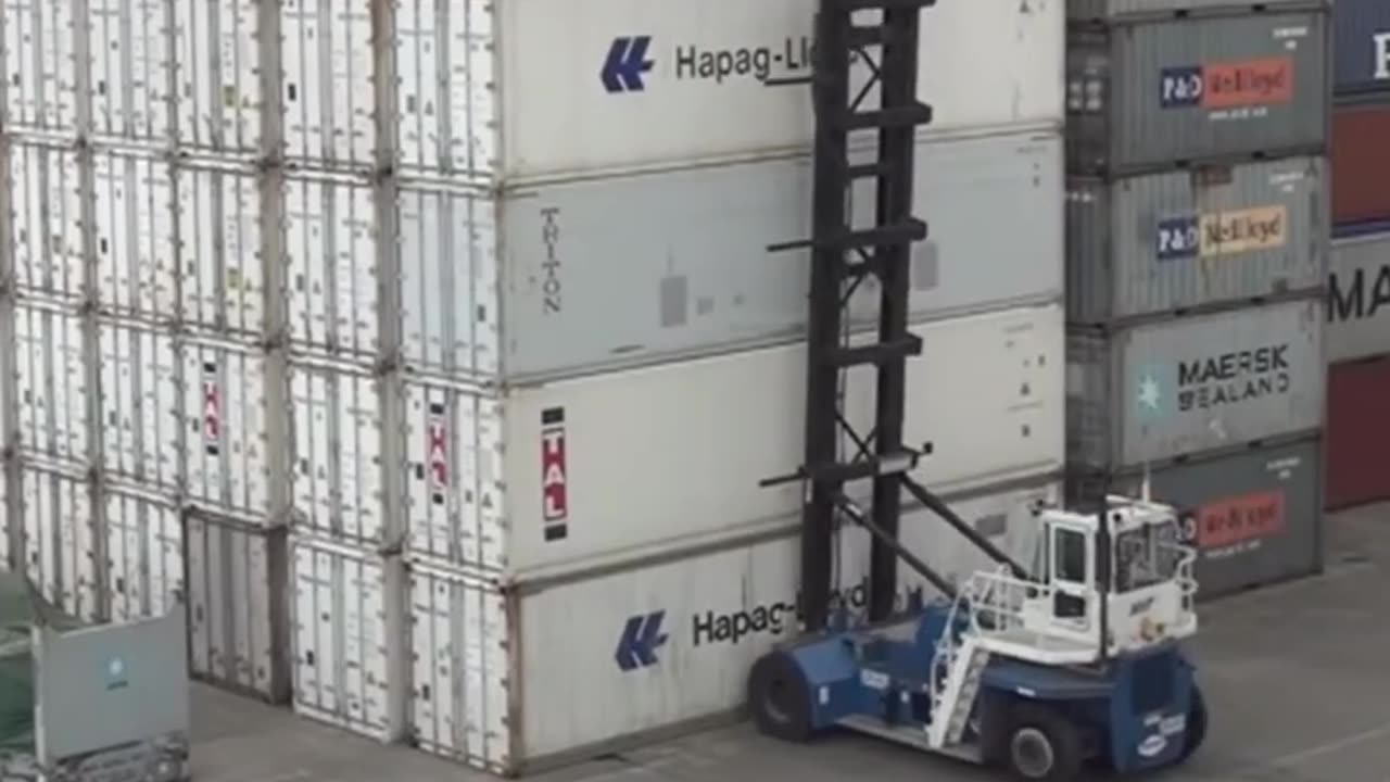 You haven't seen this before. How containers are stacked