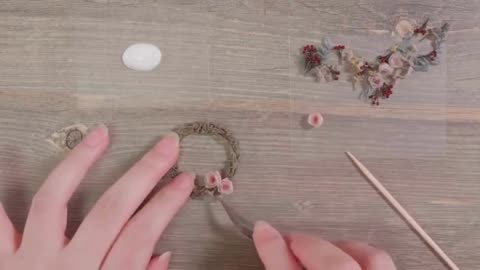 DIY Miniature Rose Wreath: Crafting Beautiful Clay Roses for Your Miniature Projects