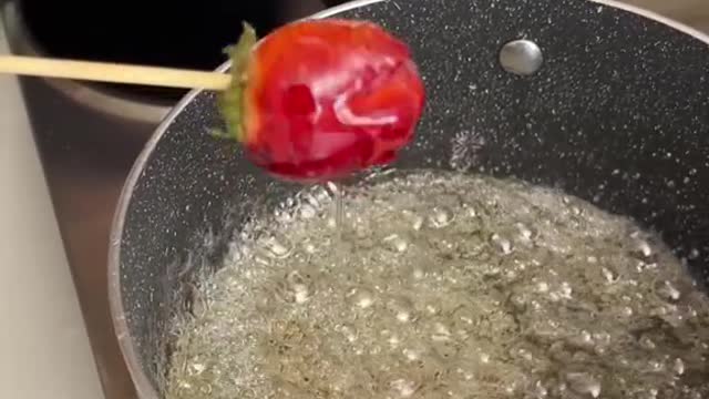 This strawberry trick is so cool 😍🤯