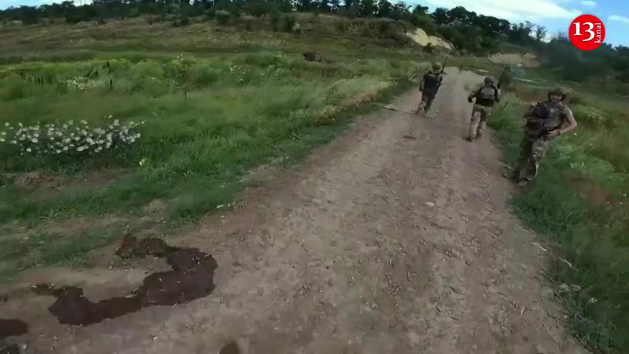 Ukrainian troops train with US-provided weapons in Donetsk region