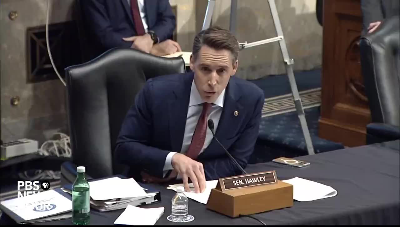 Hawley to FBI Director Wray: ‘You Should Have Been Gone a Long Time Ago’