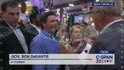 Rob #DeSantis is "failing miserably" Tonight was just one example w/ @Lauren3veMemes