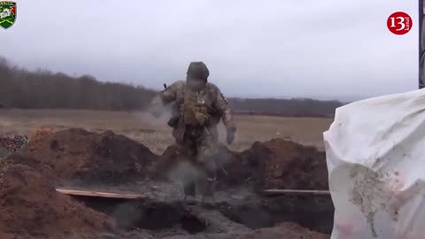 Ukrainian fighters fire on area where Russians are located