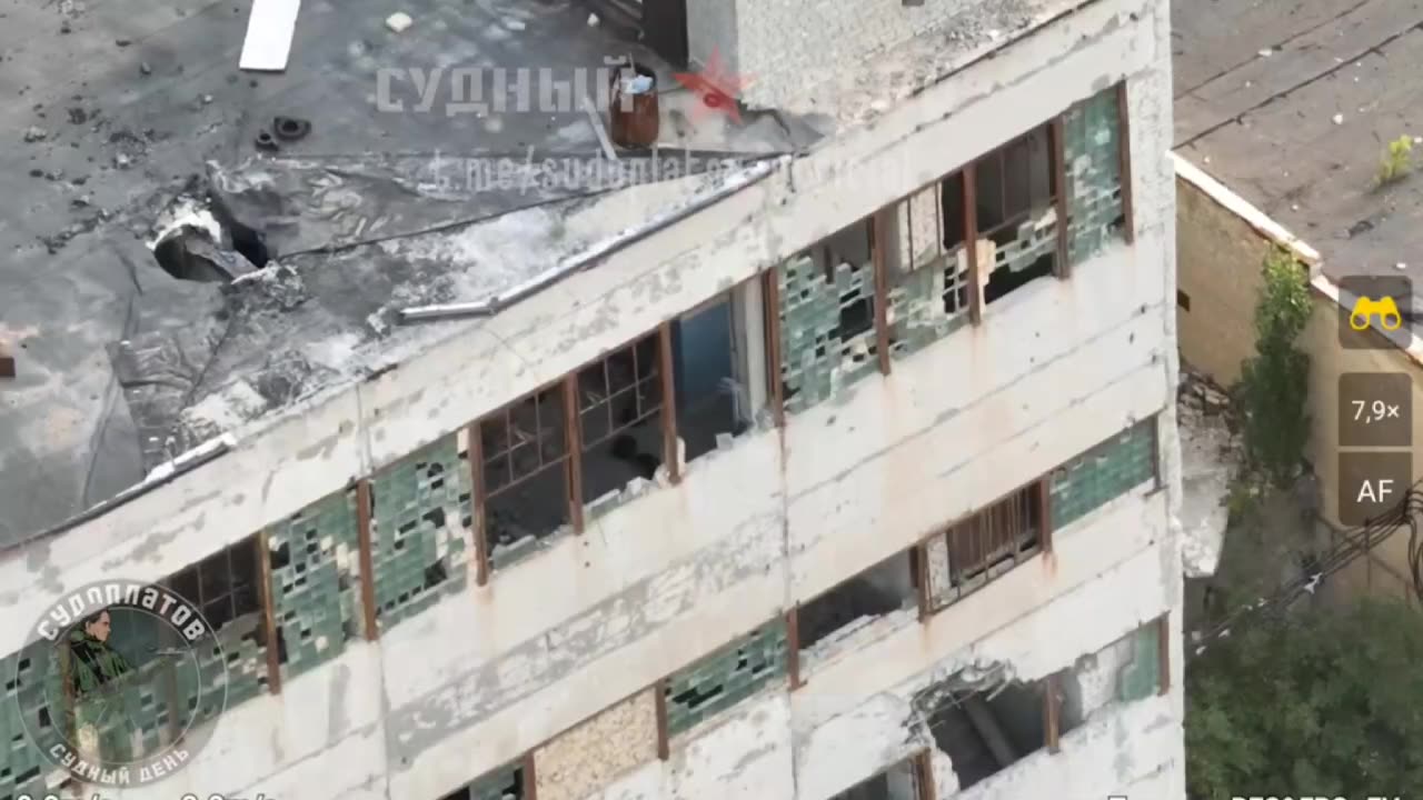 Video of a Russian VT-40 FPV drone hitting a Ukrainian Javelin PTRK in a building.