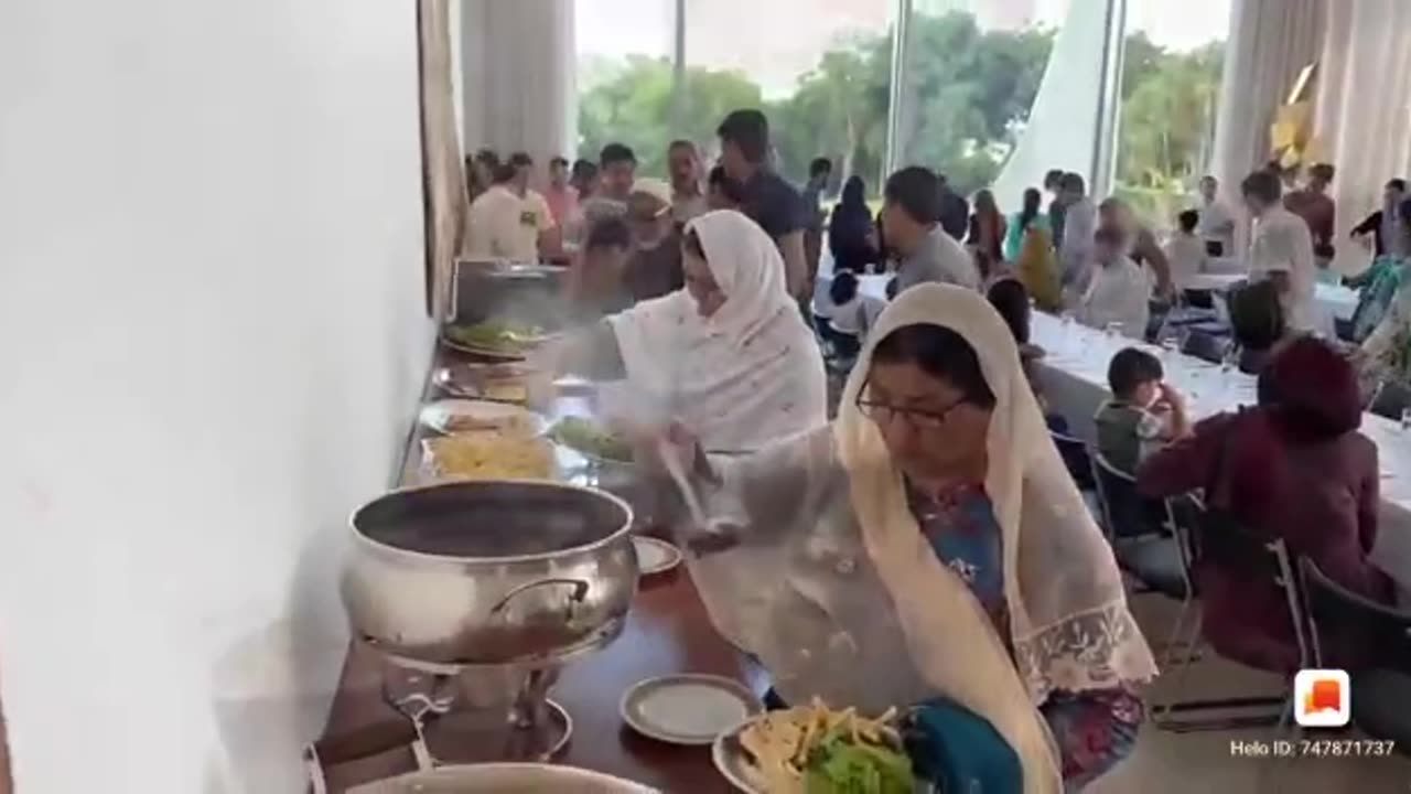 First Lady Michele Bolsonaro receives group of refugees in 2022 at the President's House