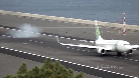 HEAVY APPROACH LANDING in Madeira (B737 Transavia)