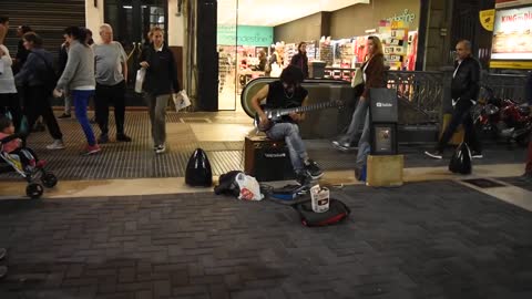 Sweet Child O' Mine - Amazing street guitar performance - Cover by Damian Salazar