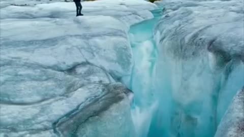 "Alaska's Natural Wonders: Explore the Magnificent Landscapes of The Last Frontier"