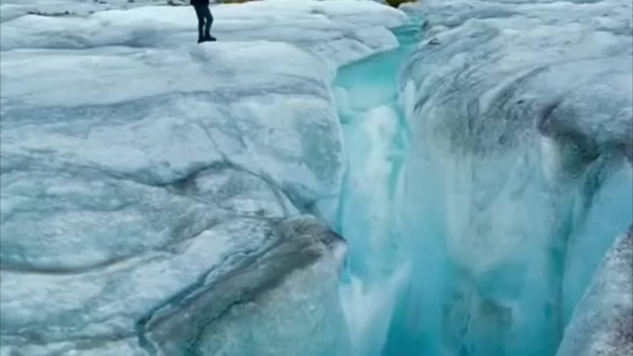 "Alaska's Natural Wonders: Explore the Magnificent Landscapes of The Last Frontier"