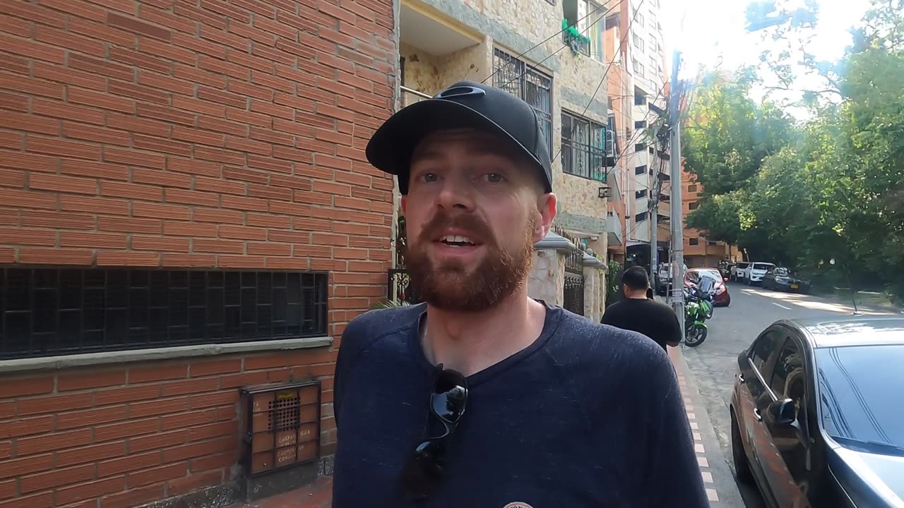 Safety When Meeting People From Apps/Online, Being Followed In Medellin, Colombia + Hilarious Extras