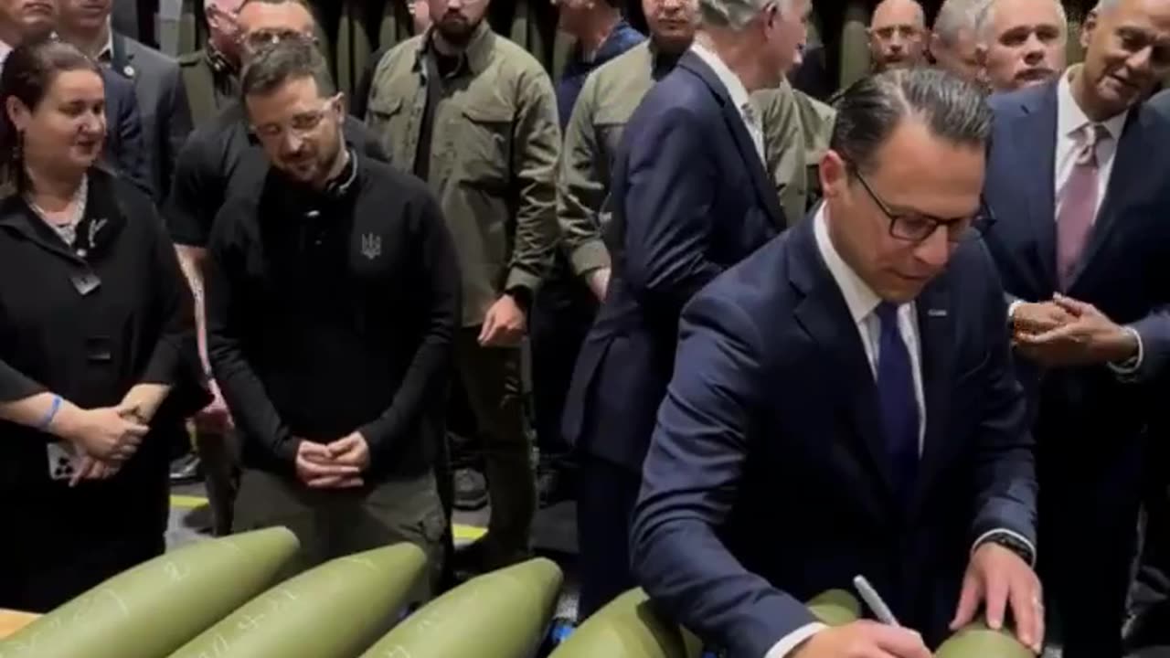 Pennsylvanian Governor signs artillery shells with Zelensky at a weapons factory in Scranton