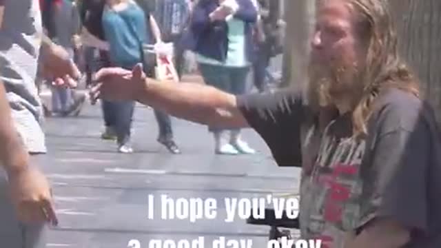 Cripple homeless man got helped by starnger (EMOTIONAL)(videos)❤️