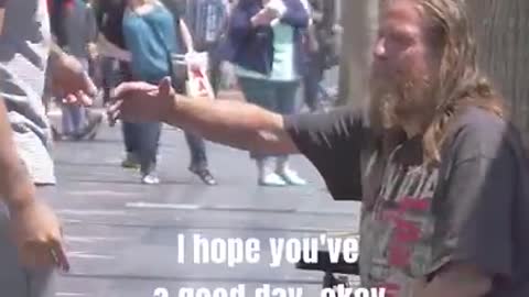 Cripple homeless man got helped by starnger (EMOTIONAL)(videos)❤️