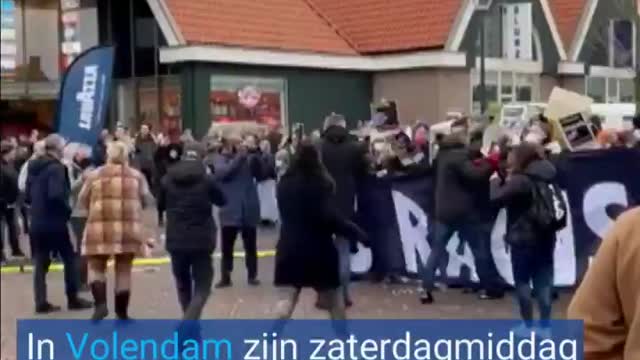 OLIEBOLLEN EN EIEREN HET WAS EEN FEEST IN VOLENDAM