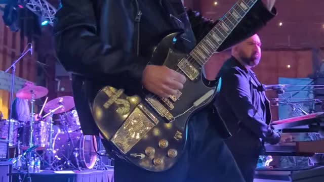 BLUE OYSTER CULT! Eric Bloom Jamming in Emmett, Idaho!