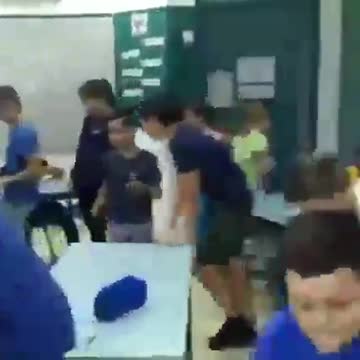 Copiii sfâşie botniţele, pe care nu le mai suportă