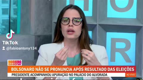 Zoe Martinez defende o capitão com lágrimas nos olhos