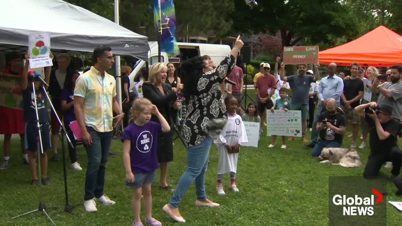 Ontario Science Centre closure: Toronto residents rally against Ford government