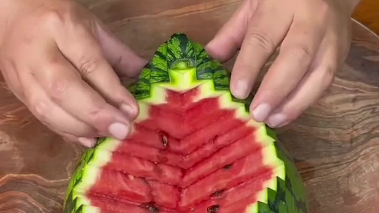 Have you ever seen cutting watermelon like this?