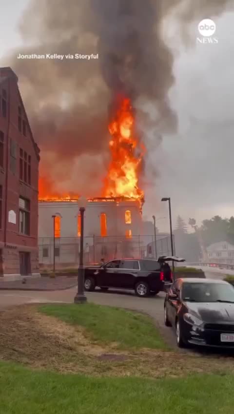 Massachusetts 🇺🇸.✝️. A Church struck by lightning . !!! 😳. They where celebrating gay month!!!