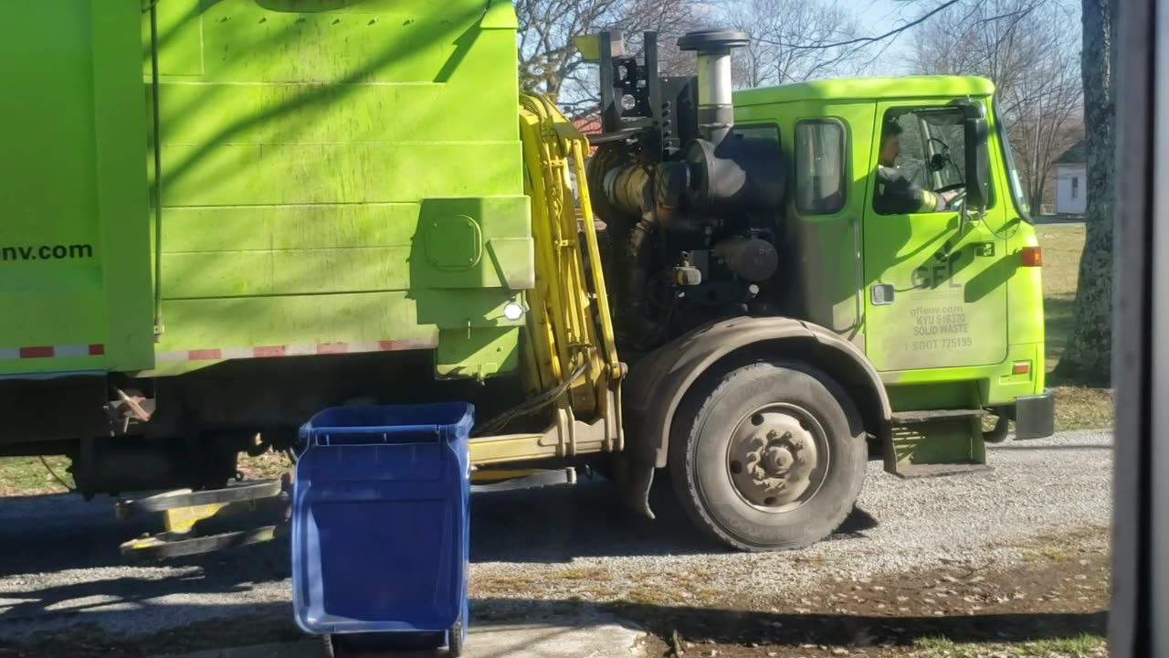 BIG MECHANICAL CLAW EMPTIES OUR TRASH!