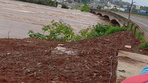 Ponte sobre o rio taquari