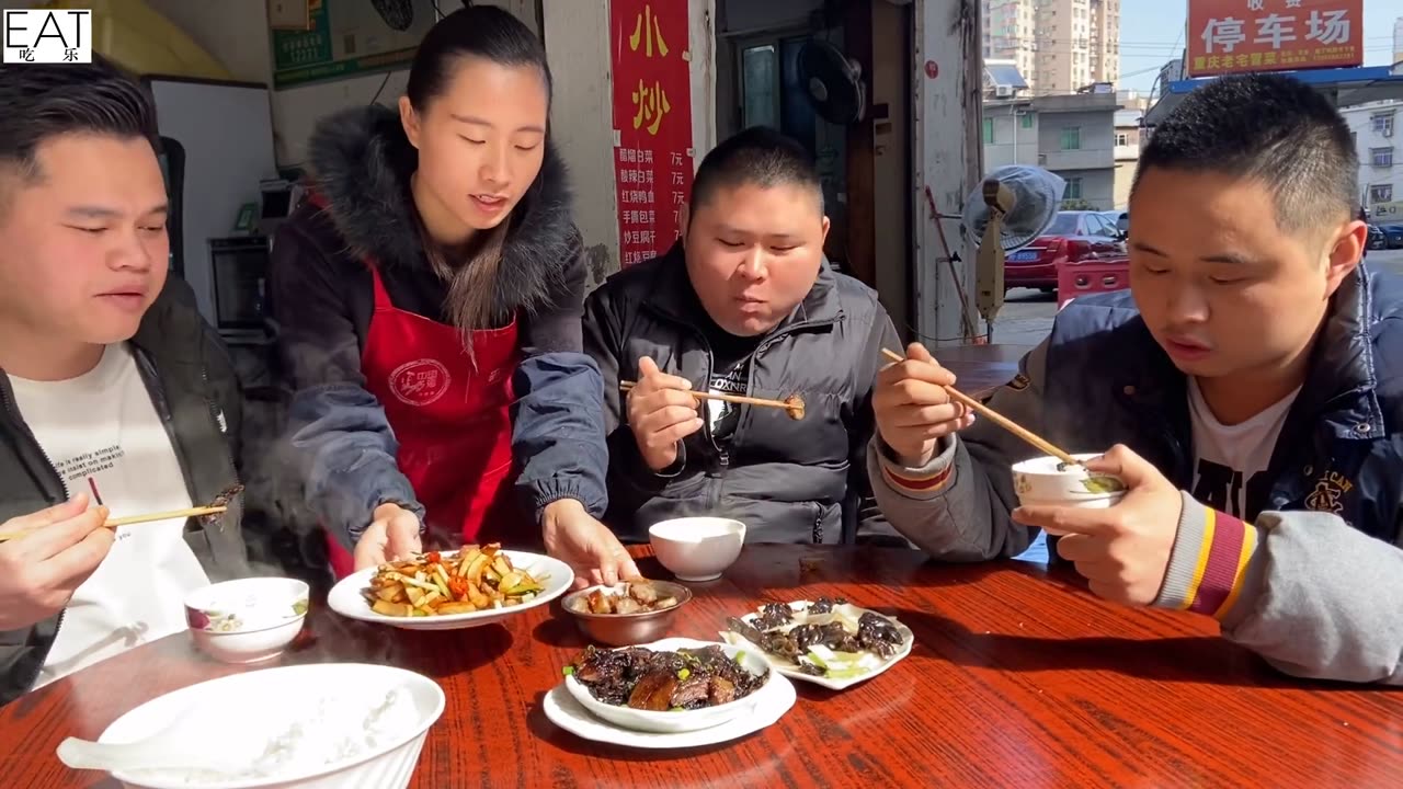 Luncheon meat with instant noodles, 4 grilled sausages, super delicious, 3 people