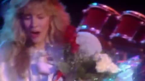Stevie Nicks - Edge of Seventeen (Official Music Video)