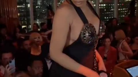 Cardi B Dancing on the table [Short]