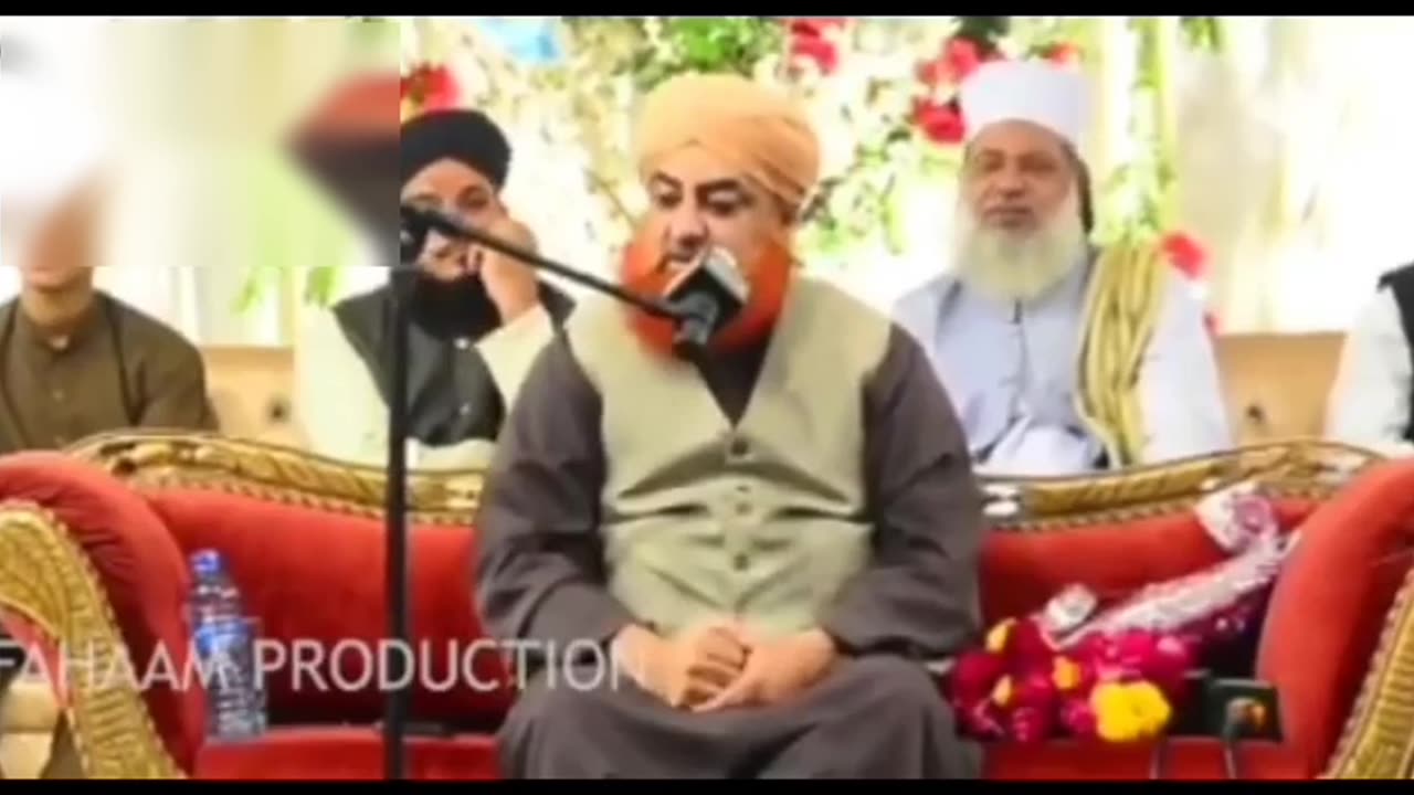 نبی کریم صلی اللہ علیہ وآلہ وسلم نےدیوس یعنی( بےغیرت )کس شخص کو قرار دیا ہے ؟