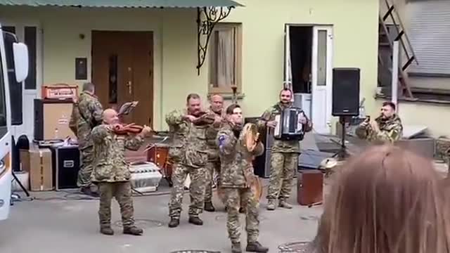 Ukrainian soldiers DANCE