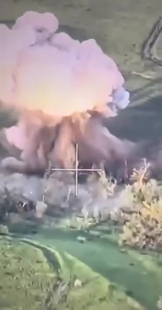 Ukrainian Heavy Artillery Vaporizes Russian Tank